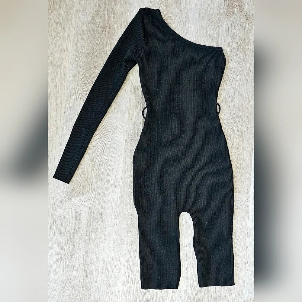 Small Black One-Shoulder Ribbed Romper